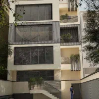نیازمند نگهبان مرد وکارگر ساختمانی زرنگ