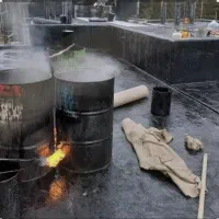 یک عدد ۲۰۰لیتری قیر با یک ۲۰لیتری قیر