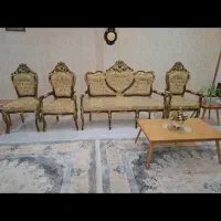 مبل سلطنتی همراه میز و گل میز