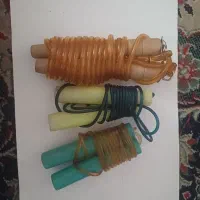 سه طناب ورزشی پلاستیکی و چوبی