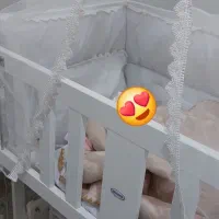 تخت کنار مادر