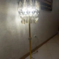 آباژور ایستاده