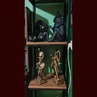 استند فلزی برای لوازم آرایشی و دکوری