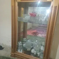 بوفه بزرگ پشت تمام آیینهها طبقه در داخل جادارد