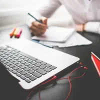 کار در منزل خانم  مسلط به کامپیوتر