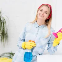 یک خانم جهت نظافت منزل