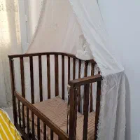 تخت کنار مادر