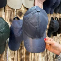 کلاه چرم طبیعی|لباس|شیروان (خراسان), |دیوار