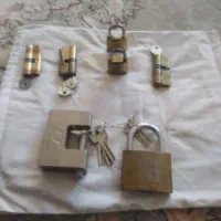 فروش تعدادی قفل کتابی و قفل در چوبی قفل در حیاط