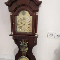 ساعت دیواری و یک عدد قالیچه