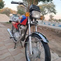 موتور سیکلت پارکینگ تمیز و بدونه ایراد