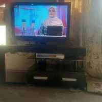 زیر تلویزیونی بهمراه صندلی چرخدار و آینه وجارودستی