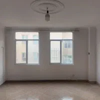 آپارتمان-70-متری-طبقه-اول-پارکینگ-غرق-نور