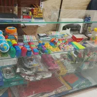 ویترین مغازه و استند کاغذ کادو