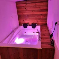 اجاره-تک-خواب-جکوزی-دار-با-نظافت-پارت-تایم