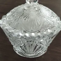 ۲ دست لیوان چای خوری و ۴ قندان ست لیوانها