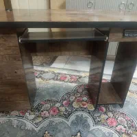 میز کامپیوتر در حد نو