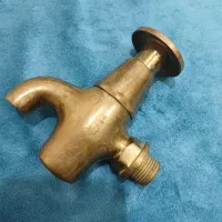 شیر فشاری انتیک|کلکسیون اشیاء عتیقه|اراک, |دیوار