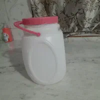 تعدادی دبه ماست