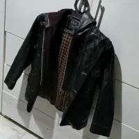 کت چرم پسرانه و سیوشرت های دخترانه جین