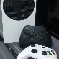 ایکس باکس سری اس ۵۰۰ گیگ همراه با دو دسته در حد نو