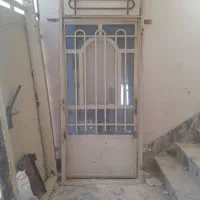 یک عدد درب آهنی