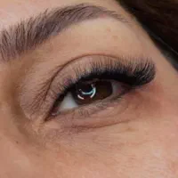 اکستنشن مژه و لیفت ابرو با قیمت مناسب و آموزش