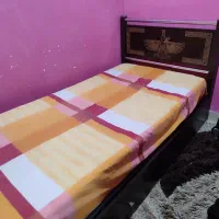 تخت یک نفره و میز آرایش