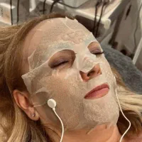 پاکسازی پوست و فیشال درمانی