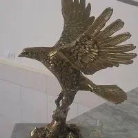 عقاب پایه سنگی برنز|مجسمه، تندیس، ماکت|قم, قلعه کامکار|دیوار