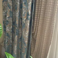 پرده به همراه والان در دوسمت پنجره