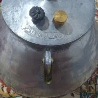 زود پز خیلی بزرگ قیمت ۲۵۰۰ بدون تخفیف ۲۵ نفره هست