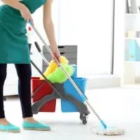 خدمتکار و نظافتچی  آقا هستم