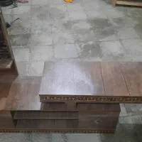 میز زیر تلویزیون تمیز و سالم