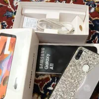 گوشی سامسونگ مدل فکر کنم A12 یا A11باشد.