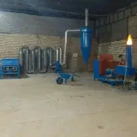 یک استادکار و دوسه نفرتولیدکننده برشکار زغال فشرده