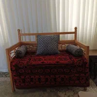 تخت چوبی