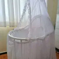 گهواره کنار مادر