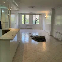 ۱۰۰متر/سالن پرده خور/طبقه ۲/۵ با پارکینگ و انباری