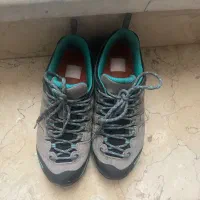 کفش کوهنوردی و طبیعت‌گردی