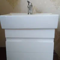 روشویی کابینتی به همراه شیر در حد نو