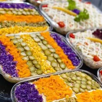 غذای خانگی فینگر فود سالاد الویه کشک بادمجان کوفته