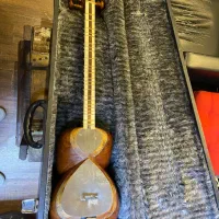 ساز تار با مهر درخشنده