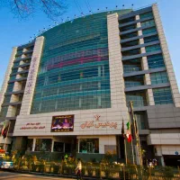 به تعدادی وسط کار در تولیدی پوشاک نیازمندیم
