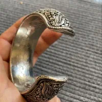 گردنبند وگوشواره وظرف ودکوری عتیقه.