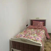 تخت تک نفره با تشک و میز تحریر