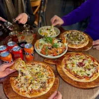 نیازمندنیرو خانم یا آقا جهت کار در فستفود(ظرفشور)