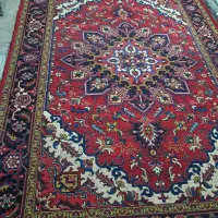 یک جفت فرش تازه از دار افتاده