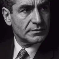 دنبال کار تو ترکیه یا عراق میگردن