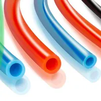 اپراتور دستگاه اکسترودر تولیدی شیلنگ